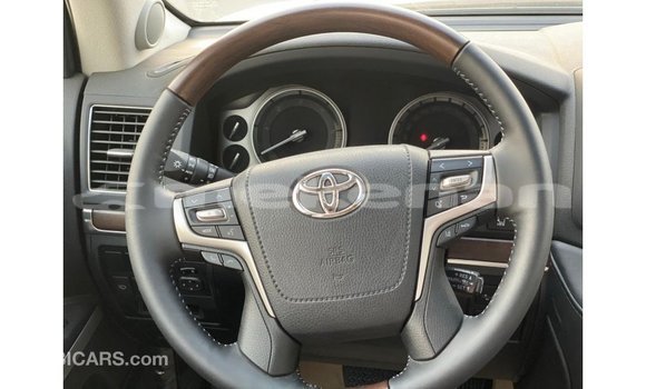 Buy Import Toyota Land Cruiser White Car in Import - Dubai in Aragatsotn Buy Import Toyota Land Cruiser White Car in Import - Dubai in Aragatsotn