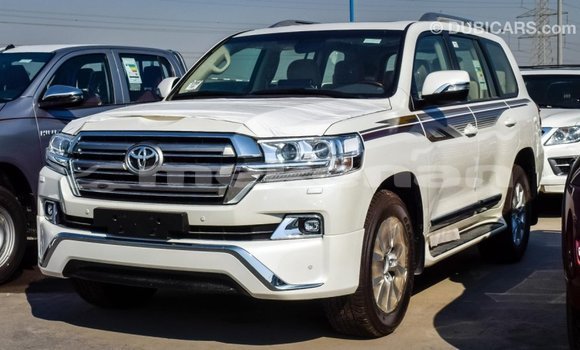 Buy Import Toyota Land Cruiser White Car in Import - Dubai in Aragatsotn Buy Import Toyota Land Cruiser White Car in Import - Dubai in Aragatsotn