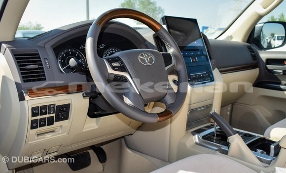 Buy Import Toyota Land Cruiser White Car in Import - Dubai in Aragatsotn Buy Import Toyota Land Cruiser White Car in Import - Dubai in Aragatsotn