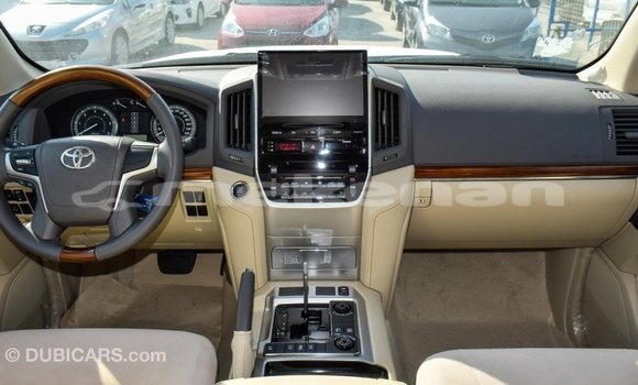 Buy Import Toyota Land Cruiser White Car in Import - Dubai in Aragatsotn Buy Import Toyota Land Cruiser White Car in Import - Dubai in Aragatsotn