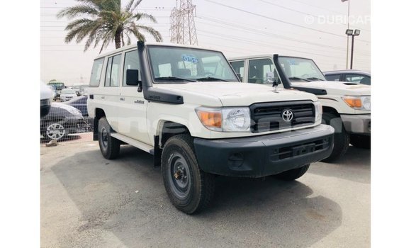 Buy Import Toyota Land Cruiser White Car in Import - Dubai in Aragatsotn Buy Import Toyota Land Cruiser White Car in Import - Dubai in Aragatsotn