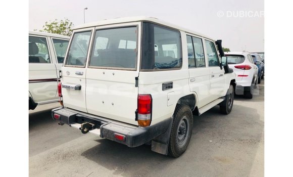 Buy Import Toyota Land Cruiser White Car in Import - Dubai in Aragatsotn Buy Import Toyota Land Cruiser White Car in Import - Dubai in Aragatsotn