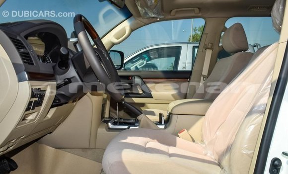 Buy Import Toyota Land Cruiser White Car in Import - Dubai in Aragatsotn Buy Import Toyota Land Cruiser White Car in Import - Dubai in Aragatsotn