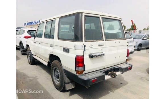 Buy Import Toyota Land Cruiser White Car in Import - Dubai in Aragatsotn Buy Import Toyota Land Cruiser White Car in Import - Dubai in Aragatsotn