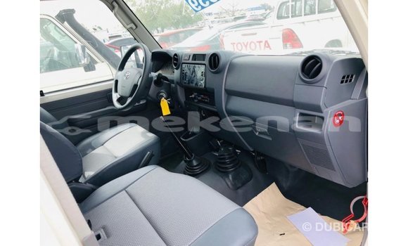 Buy Import Toyota Land Cruiser White Car in Import - Dubai in Aragatsotn Buy Import Toyota Land Cruiser White Car in Import - Dubai in Aragatsotn