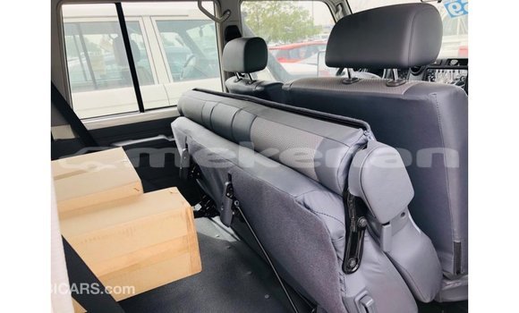 Buy Import Toyota Land Cruiser White Car in Import - Dubai in Aragatsotn Buy Import Toyota Land Cruiser White Car in Import - Dubai in Aragatsotn