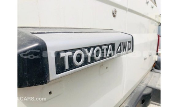 Buy Import Toyota Land Cruiser White Car in Import - Dubai in Aragatsotn Buy Import Toyota Land Cruiser White Car in Import - Dubai in Aragatsotn