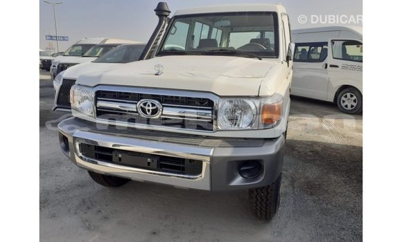 Buy Import Toyota Land Cruiser White Car in Import - Dubai in Aragatsotn Buy Import Toyota Land Cruiser White Car in Import - Dubai in Aragatsotn