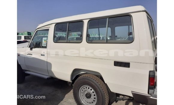 Buy Import Toyota Land Cruiser White Car in Import - Dubai in Aragatsotn Buy Import Toyota Land Cruiser White Car in Import - Dubai in Aragatsotn