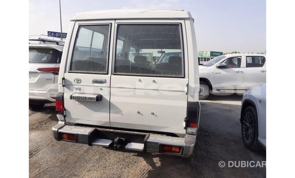 Buy Import Toyota Land Cruiser White Car in Import - Dubai in Aragatsotn Buy Import Toyota Land Cruiser White Car in Import - Dubai in Aragatsotn