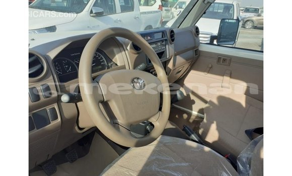 Buy Import Toyota Land Cruiser White Car in Import - Dubai in Aragatsotn Buy Import Toyota Land Cruiser White Car in Import - Dubai in Aragatsotn