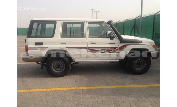 Buy Import Toyota Land Cruiser White Car in Import - Dubai in Aragatsotn Buy Import Toyota Land Cruiser White Car in Import - Dubai in Aragatsotn