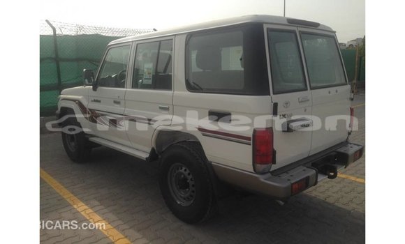 Buy Import Toyota Land Cruiser White Car in Import - Dubai in Aragatsotn Buy Import Toyota Land Cruiser White Car in Import - Dubai in Aragatsotn