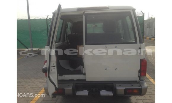 Buy Import Toyota Land Cruiser White Car in Import - Dubai in Aragatsotn Buy Import Toyota Land Cruiser White Car in Import - Dubai in Aragatsotn