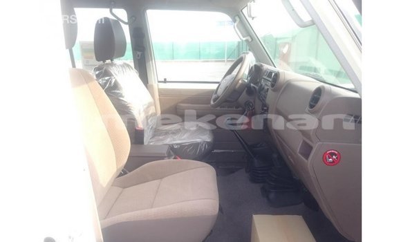 Buy Import Toyota Land Cruiser White Car in Import - Dubai in Aragatsotn Buy Import Toyota Land Cruiser White Car in Import - Dubai in Aragatsotn