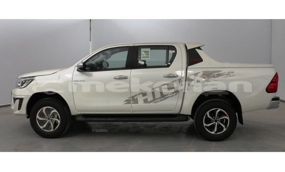 Buy Import Toyota Hilux White Car in Import - Dubai in Aragatsotn Buy Import Toyota Hilux White Car in Import - Dubai in Aragatsotn