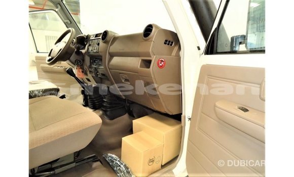 Buy Import Toyota Land Cruiser White Car in Import - Dubai in Aragatsotn Buy Import Toyota Land Cruiser White Car in Import - Dubai in Aragatsotn
