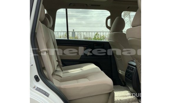 Buy Import Toyota Land Cruiser White Car in Import - Dubai in Aragatsotn Buy Import Toyota Land Cruiser White Car in Import - Dubai in Aragatsotn