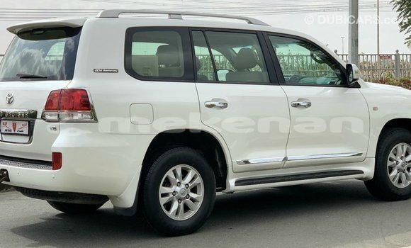 Buy Import Toyota Land Cruiser White Car in Import - Dubai in Aragatsotn Buy Import Toyota Land Cruiser White Car in Import - Dubai in Aragatsotn