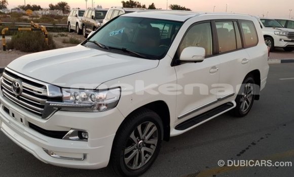 Buy Import Toyota Land Cruiser White Car in Import - Dubai in Aragatsotn Buy Import Toyota Land Cruiser White Car in Import - Dubai in Aragatsotn
