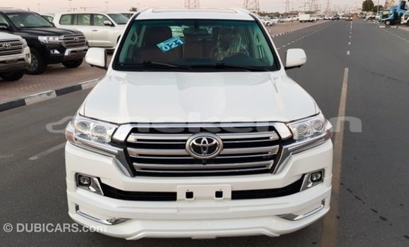 Buy Import Toyota Land Cruiser White Car in Import - Dubai in Aragatsotn Buy Import Toyota Land Cruiser White Car in Import - Dubai in Aragatsotn