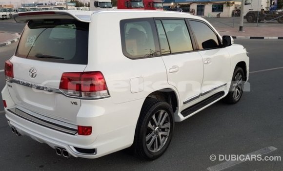 Buy Import Toyota Land Cruiser White Car in Import - Dubai in Aragatsotn Buy Import Toyota Land Cruiser White Car in Import - Dubai in Aragatsotn