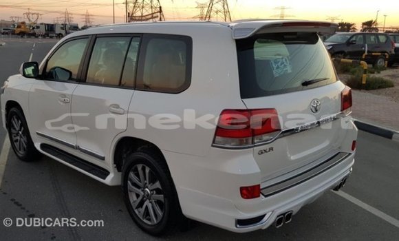 Buy Import Toyota Land Cruiser White Car in Import - Dubai in Aragatsotn Buy Import Toyota Land Cruiser White Car in Import - Dubai in Aragatsotn
