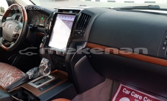 Buy Import Toyota Land Cruiser White Car in Import - Dubai in Aragatsotn Buy Import Toyota Land Cruiser White Car in Import - Dubai in Aragatsotn