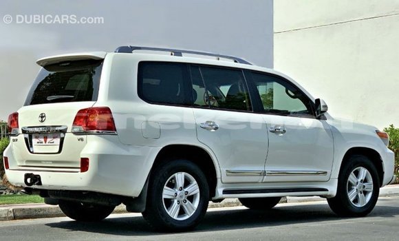 Buy Import Toyota Land Cruiser White Car in Import - Dubai in Aragatsotn Buy Import Toyota Land Cruiser White Car in Import - Dubai in Aragatsotn