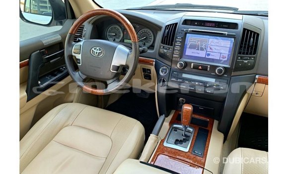 Buy Import Toyota Land Cruiser White Car in Import - Dubai in Aragatsotn Buy Import Toyota Land Cruiser White Car in Import - Dubai in Aragatsotn