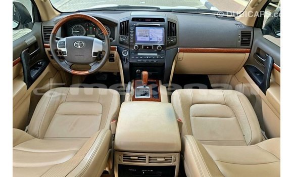 Buy Import Toyota Land Cruiser White Car in Import - Dubai in Aragatsotn Buy Import Toyota Land Cruiser White Car in Import - Dubai in Aragatsotn