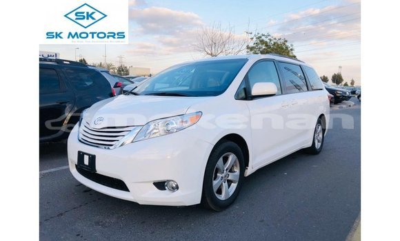 Buy Import Toyota Sienna White Car in Import - Dubai in Aragatsotn