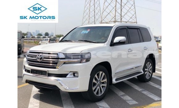 Buy Import Toyota Land Cruiser White Car in Import - Dubai in Aragatsotn Buy Import Toyota Land Cruiser White Car in Import - Dubai in Aragatsotn