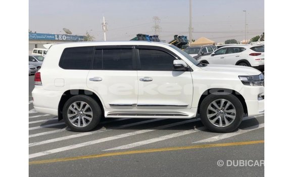 Buy Import Toyota Land Cruiser White Car in Import - Dubai in Aragatsotn Buy Import Toyota Land Cruiser White Car in Import - Dubai in Aragatsotn