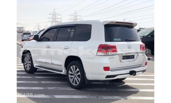 Buy Import Toyota Land Cruiser White Car in Import - Dubai in Aragatsotn Buy Import Toyota Land Cruiser White Car in Import - Dubai in Aragatsotn