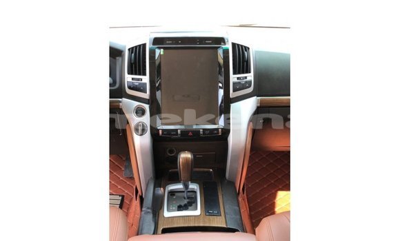 Buy Import Toyota Land Cruiser White Car in Import - Dubai in Aragatsotn Buy Import Toyota Land Cruiser White Car in Import - Dubai in Aragatsotn