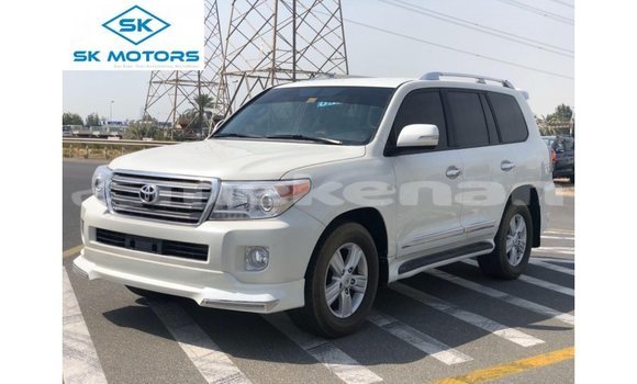 Buy Import Toyota Land Cruiser White Car in Import - Dubai in Aragatsotn Buy Import Toyota Land Cruiser White Car in Import - Dubai in Aragatsotn