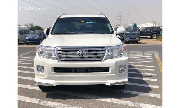 Buy Import Toyota Land Cruiser White Car in Import - Dubai in Aragatsotn Buy Import Toyota Land Cruiser White Car in Import - Dubai in Aragatsotn