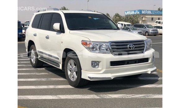 Buy Import Toyota Land Cruiser White Car in Import - Dubai in Aragatsotn Buy Import Toyota Land Cruiser White Car in Import - Dubai in Aragatsotn
