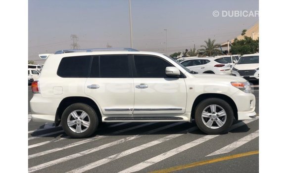 Buy Import Toyota Land Cruiser White Car in Import - Dubai in Aragatsotn Buy Import Toyota Land Cruiser White Car in Import - Dubai in Aragatsotn