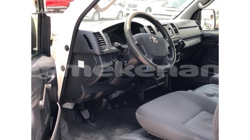 Big with watermark toyota hiace aragatsotn import dubai 3804