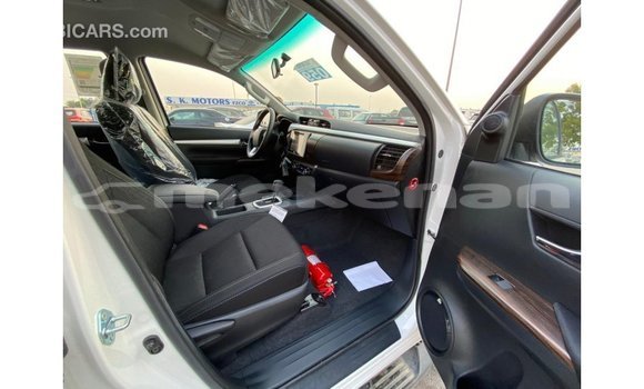 Buy Import Toyota Hilux White Car in Import - Dubai in Aragatsotn Buy Import Toyota Hilux White Car in Import - Dubai in Aragatsotn