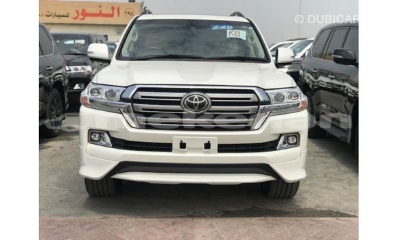 Buy Import Toyota Land Cruiser White Car in Import - Dubai in Aragatsotn Buy Import Toyota Land Cruiser White Car in Import - Dubai in Aragatsotn
