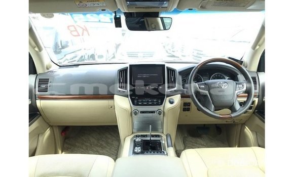 Buy Import Toyota Land Cruiser White Car in Import - Dubai in Aragatsotn Buy Import Toyota Land Cruiser White Car in Import - Dubai in Aragatsotn