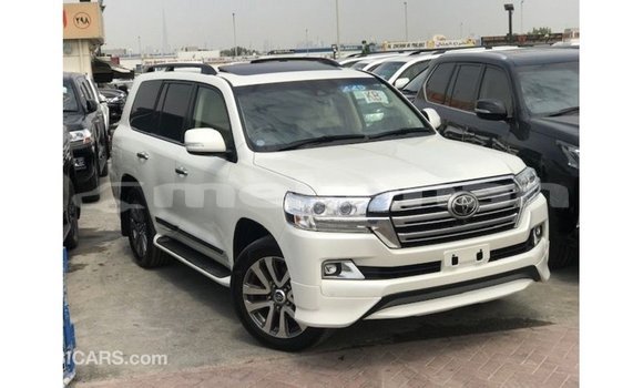 Buy Import Toyota Land Cruiser White Car in Import - Dubai in Aragatsotn Buy Import Toyota Land Cruiser White Car in Import - Dubai in Aragatsotn