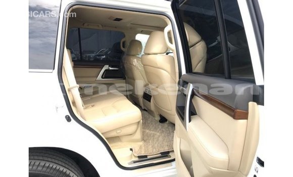Buy Import Toyota Land Cruiser White Car in Import - Dubai in Aragatsotn Buy Import Toyota Land Cruiser White Car in Import - Dubai in Aragatsotn