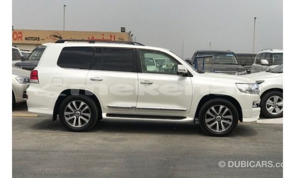 Buy Import Toyota Land Cruiser White Car in Import - Dubai in Aragatsotn Buy Import Toyota Land Cruiser White Car in Import - Dubai in Aragatsotn