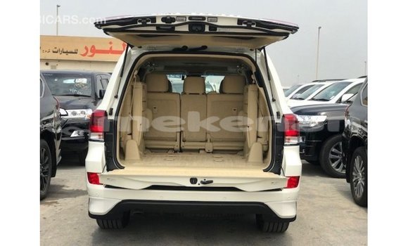 Buy Import Toyota Land Cruiser White Car in Import - Dubai in Aragatsotn Buy Import Toyota Land Cruiser White Car in Import - Dubai in Aragatsotn