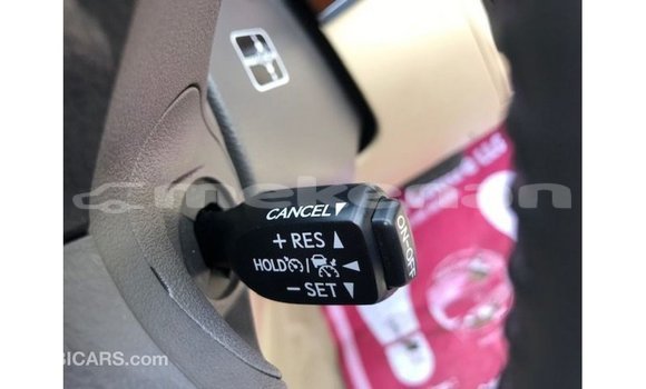 Buy Import Toyota Land Cruiser White Car in Import - Dubai in Aragatsotn Buy Import Toyota Land Cruiser White Car in Import - Dubai in Aragatsotn