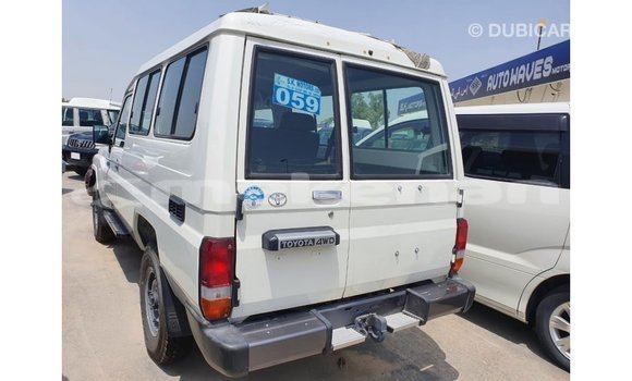 Buy Import Toyota Land Cruiser White Car in Import - Dubai in Aragatsotn Buy Import Toyota Land Cruiser White Car in Import - Dubai in Aragatsotn